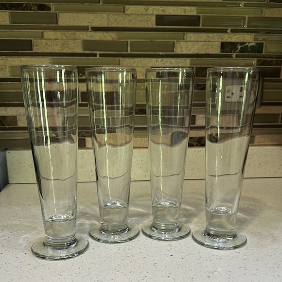 Like New! Set of 4 Clear Beer Glasses - Picture 5 of 5
